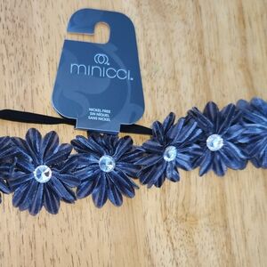 Minicci ORNAMENTAL HEADBAND Plush Grey Daisies W/Crystal Center.  Cute, Dressy!